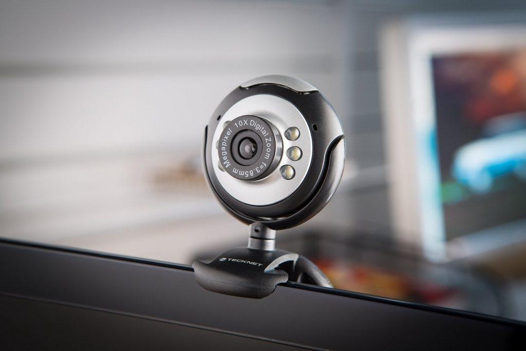 Вот как можно использовать программу Vmaker для записи видео с веб-камеры.